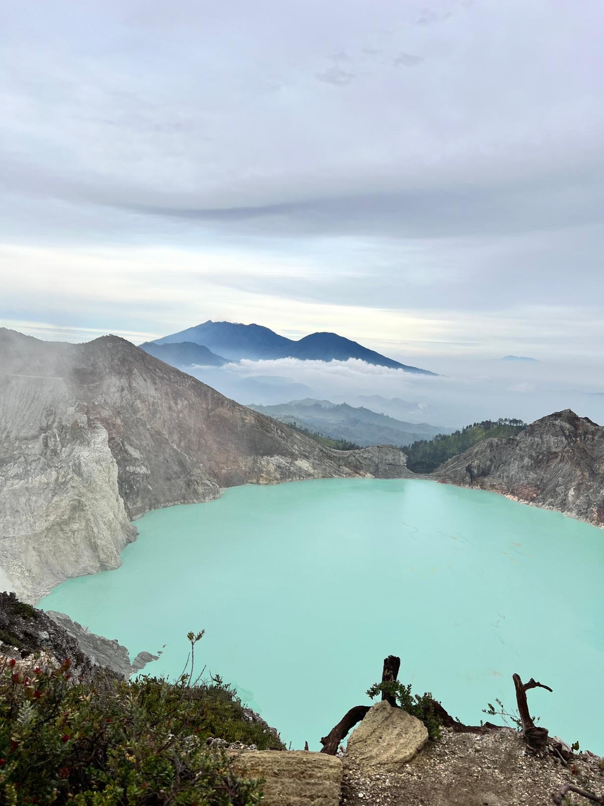 Kawah Ijen turquoise acid crater lake panoramic view, East Java — Florish Tour volcano tour